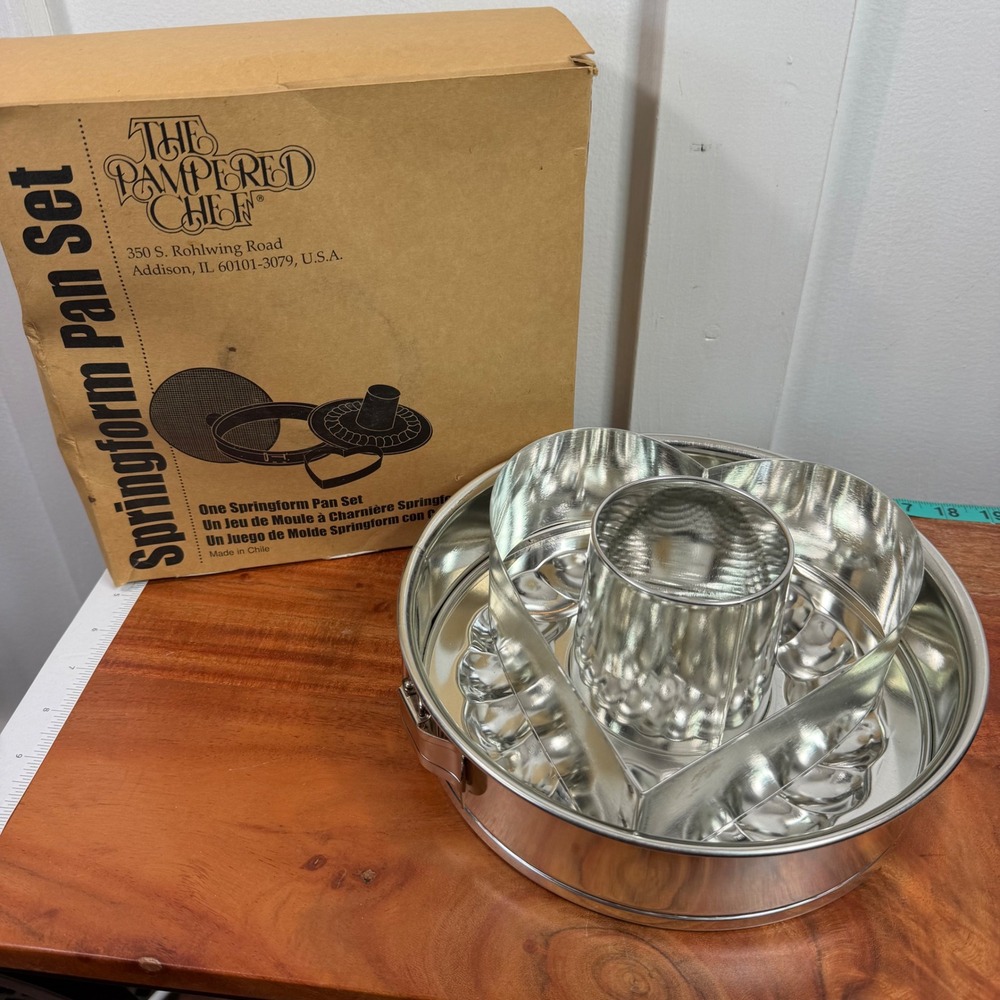 Pampered Chef Springform Pan Set with Heart and Fluted Inserts 9.5 Inch Tinned